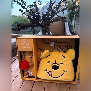 Winnie the Pooh crossbody three piece gift set